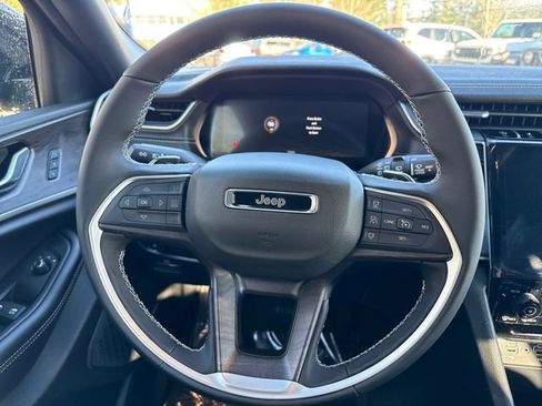 New 2025 Jeep Grand Cherokee Limited w/ Black Appearance Package image 18