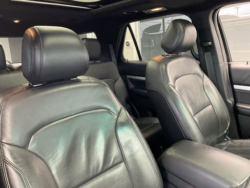 Used 2017 Ford Explorer XLT w/ Equipment Group 202A image 16