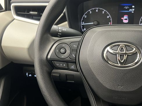 Used 2025 Toyota Corolla LE image 33