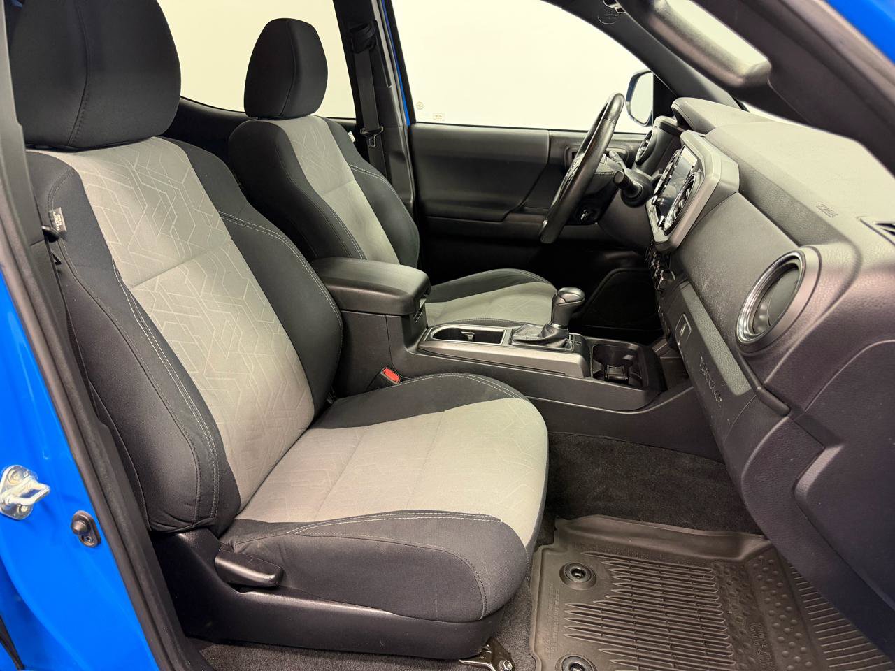 Used 2021 Toyota Tacoma TRD Off-Road AWD/4WD image 12