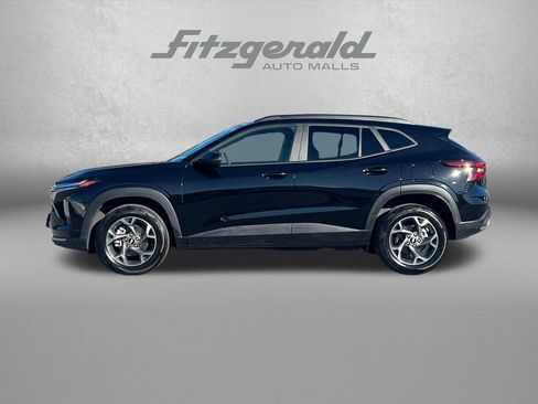 Used 2025 Chevrolet Trax LT FWD image 5