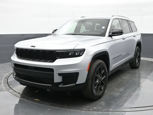 Used 2024 Jeep Grand Cherokee L Laredo AWD/4WD image 7