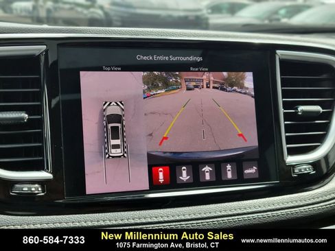 Used 2022 Chrysler Pacifica Limited image 21