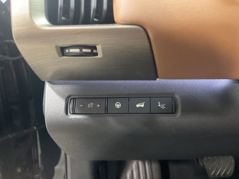 Used 2024 Nissan Pathfinder Platinum image 26