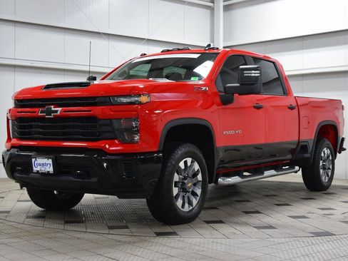 Used 2024 Chevrolet Silverado 2500 Custom w/ Custom Value Package image 3