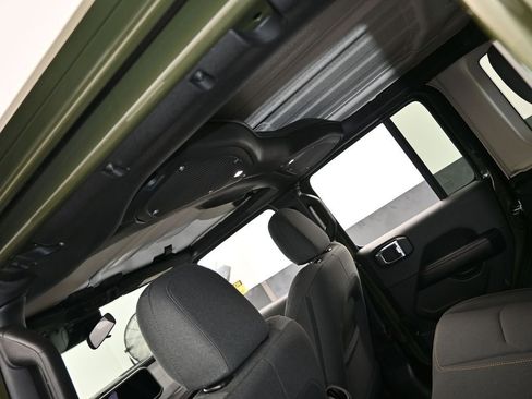 Used 2024 Jeep Wrangler Unlimited Sahara image 38