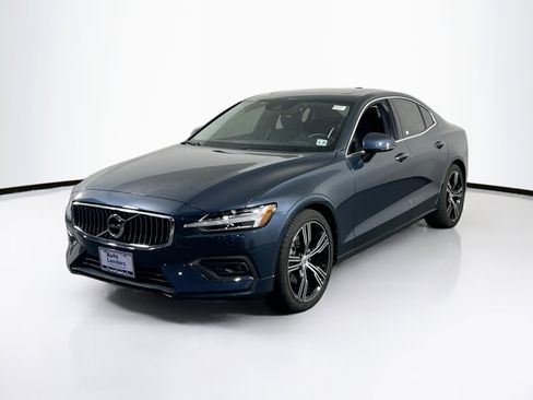 Used 2021 Volvo S60 T5 Inscription image 1