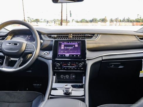 New 2025 Jeep Grand Cherokee L Altitude image 13