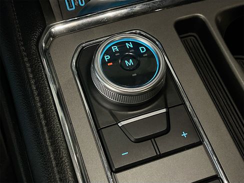 Used 2021 Ford Expedition XLT image 17