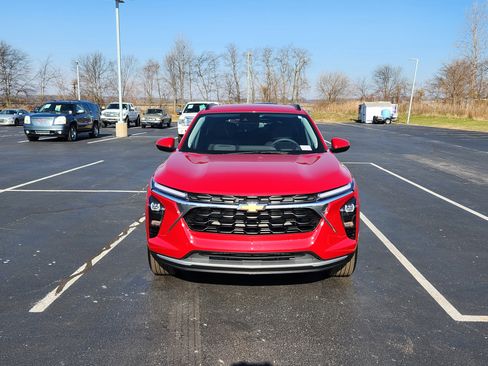 Used 2026 Chevrolet Trax LT image 2