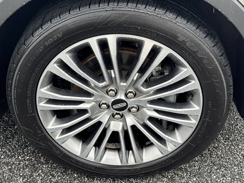 Used 2018 Lincoln MKX Reserve w/ Driver Assistance Package FWD image 14