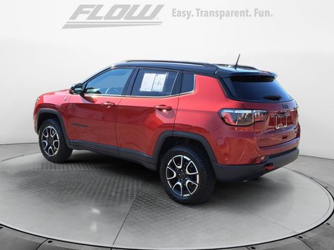 Used 2025 Jeep Compass Trailhawk AWD/4WD image 6