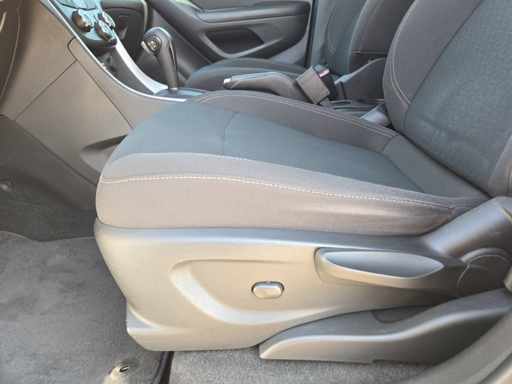 Used 2022 Chevrolet Trax LS w/ Tint and Cruise Package FWD image 18