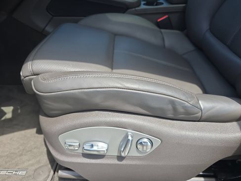 Used 2025 Porsche Macan AWD/4WD image 22