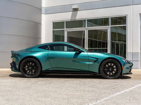 Used 2023 Aston Martin V8 Vantage Coupe RWD image 8