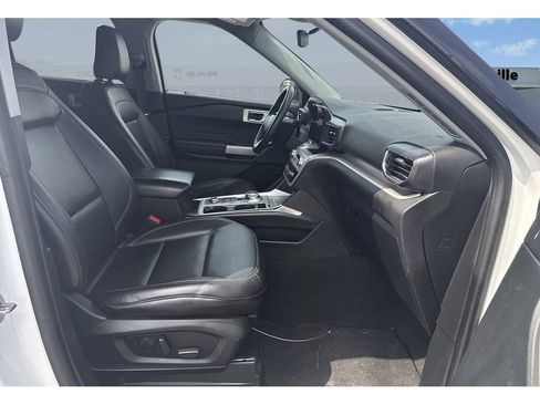 Used 2024 Ford Explorer XLT w/ Equipment Group 202A image 27