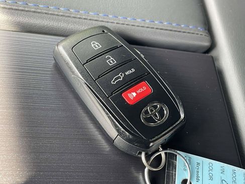 Used 2024 Toyota Sequoia Platinum AWD/4WD image 4