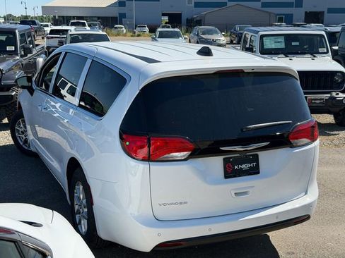 New 2026 Chrysler Voyager LX FWD image 9