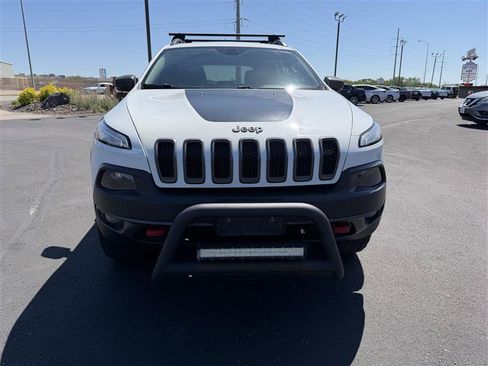 Used 2016 Jeep Cherokee Trailhawk w/ Comfort/Convenience Group AWD/4WD image 3