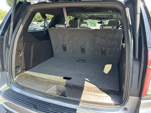 Used 2021 Chevrolet Suburban LT w/ LT Signature Package RWD image 17
