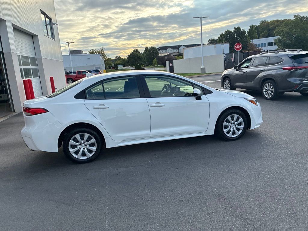 Used 2025 Toyota Corolla LE FWD image 6