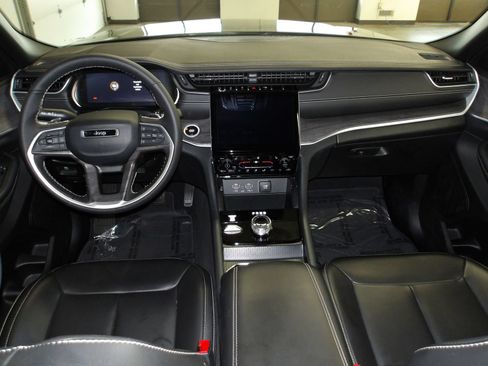 Used 2025 Jeep Grand Cherokee L Limited AWD/4WD image 12