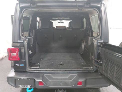 Used 2022 Jeep Wrangler Unlimited Sahara w/ Cold Weather Group image 12