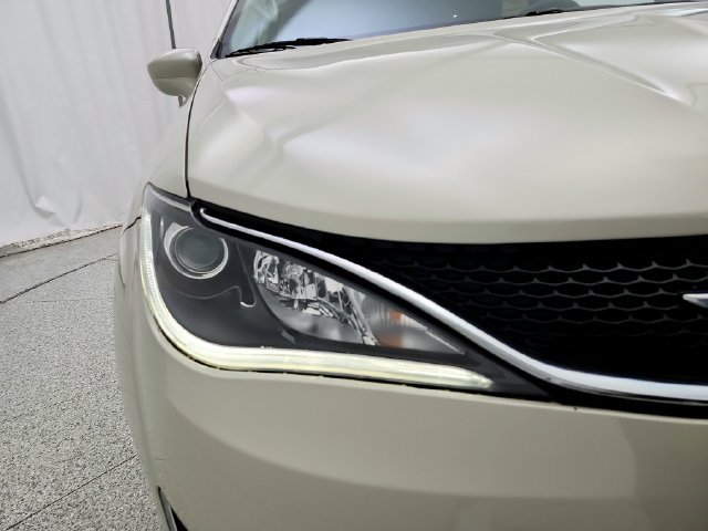 Used 2017 Chrysler Pacifica Touring-L w/ Tire & Wheel Group FWD image 34