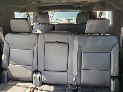 Used 2023 Chevrolet Suburban LT RWD image 11