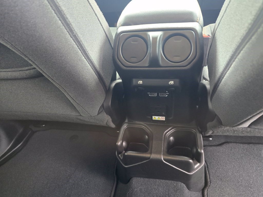 Used 2026 Jeep Wrangler Unlimited Sahara AWD/4WD image 31