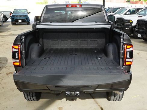 Used 2024 RAM 2500 Laramie w/ Night Edition image 31