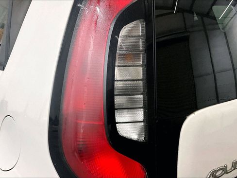 Used 2016 Kia Soul image 28