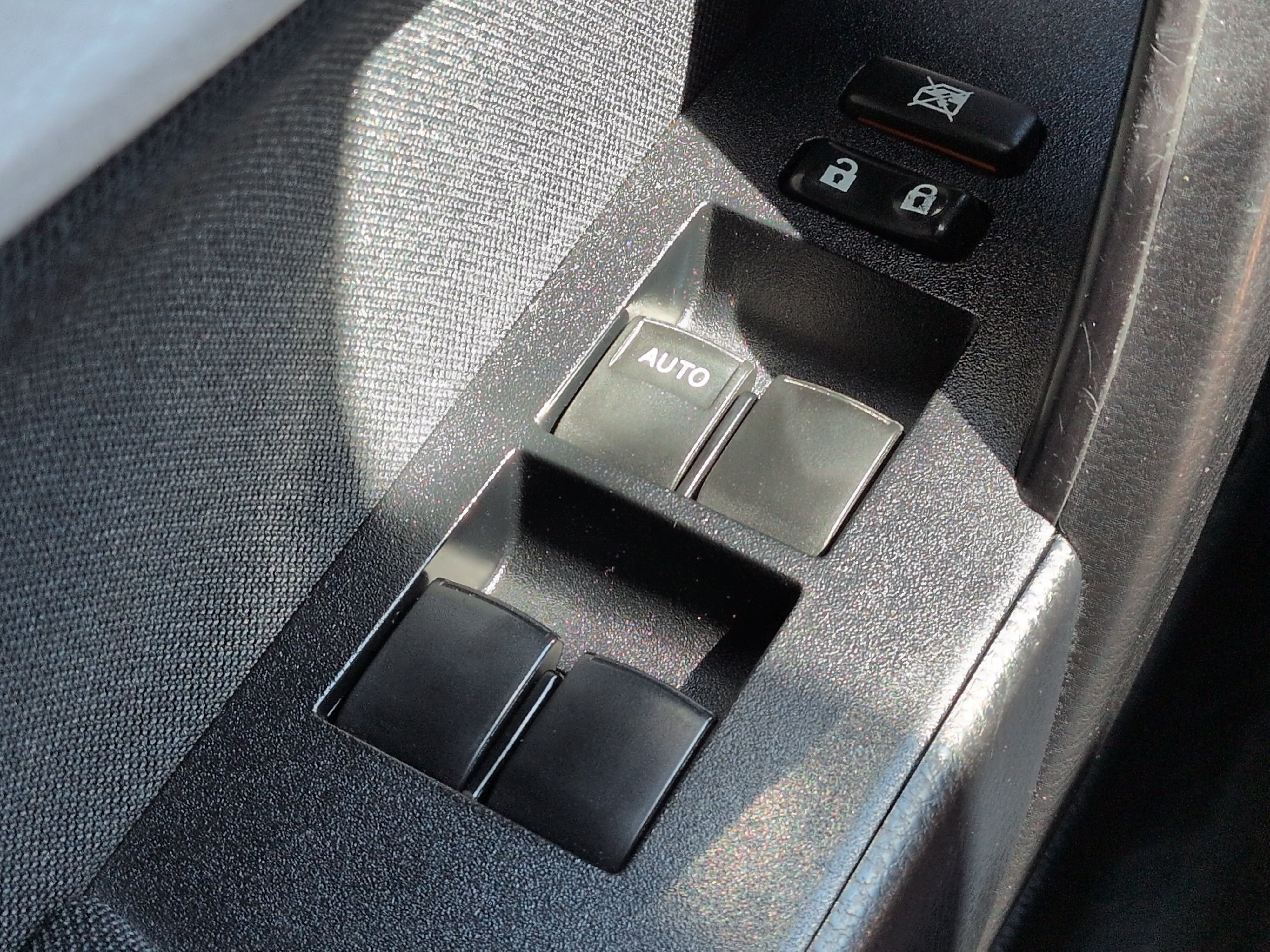 Used 2016 Toyota Corolla LE FWD image 19