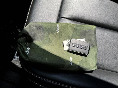 Used 2023 Jeep Grand Cherokee 4WD 4xe image 11