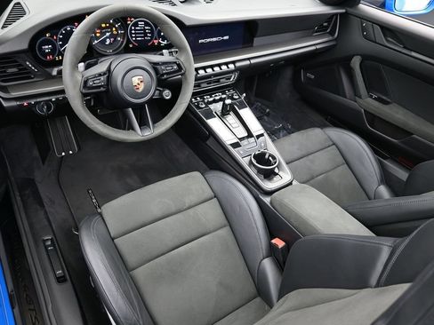 Certified 2022 Porsche 911 Targa 4 GTS AWD/4WD image 4