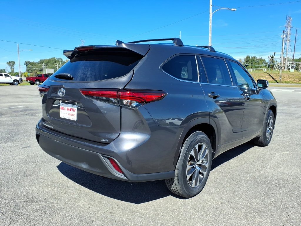 Used 2020 Toyota Highlander XLE FWD image 7