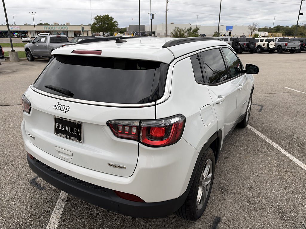 Used 2024 Jeep Compass Latitude AWD/4WD image 5