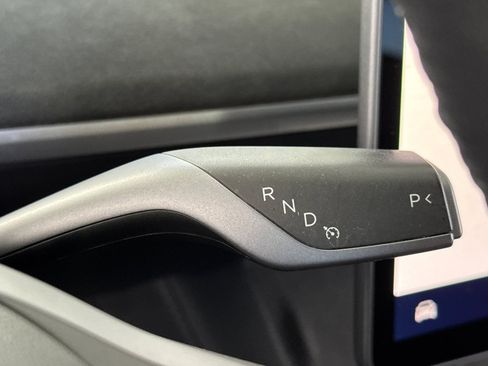Used 2022 Tesla Model Y Performance AWD/4WD image 16