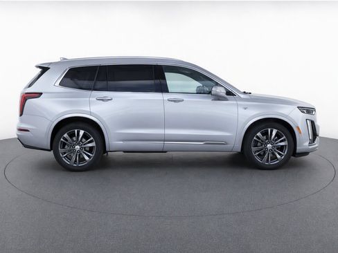 Used 2020 Cadillac XT6 Premium Luxury FWD image 8