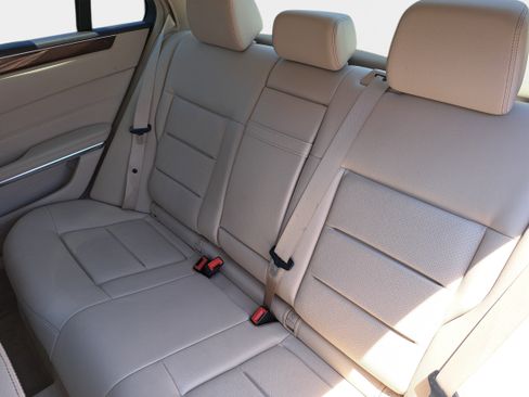 Used 2014 Mercedes-Benz E 350 4MATIC Sedan image 14