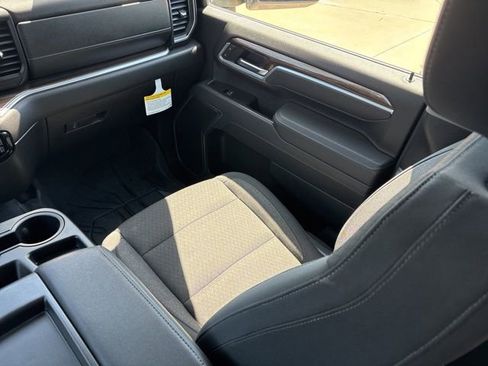Used 2025 Chevrolet Silverado 2500 LT w/ Convenience Package AWD/4WD image 17