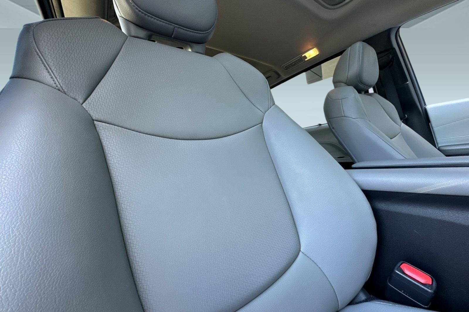 Used 2026 Toyota Sienna XLE FWD image 32