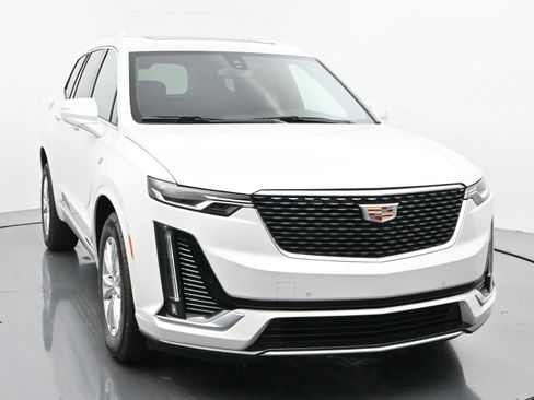 New 2025 Cadillac XT6 Luxury image 8