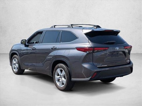 Used 2023 Toyota Highlander LE FWD image 7