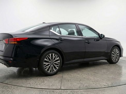 Used 2025 Nissan Altima 2.5 SV image 7
