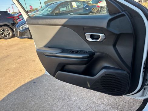 Used 2025 Kia K4 LXS image 18