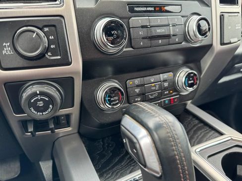 Used 2019 Ford F150 Platinum w/ Equipment Group 701A Luxury AWD/4WD image 19