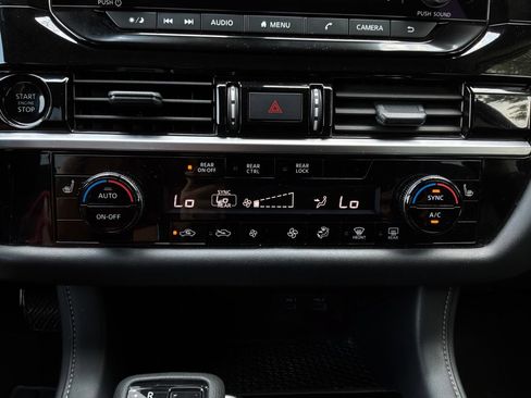 Used 2025 Nissan Pathfinder SV FWD image 28