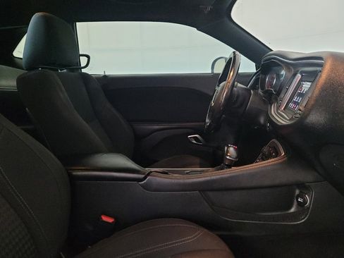 Used 2019 Dodge Challenger SXT RWD image 21