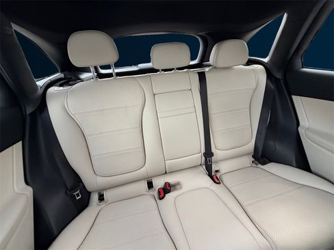 Used 2024 Mercedes-Benz GLC 300 4MATIC image 18